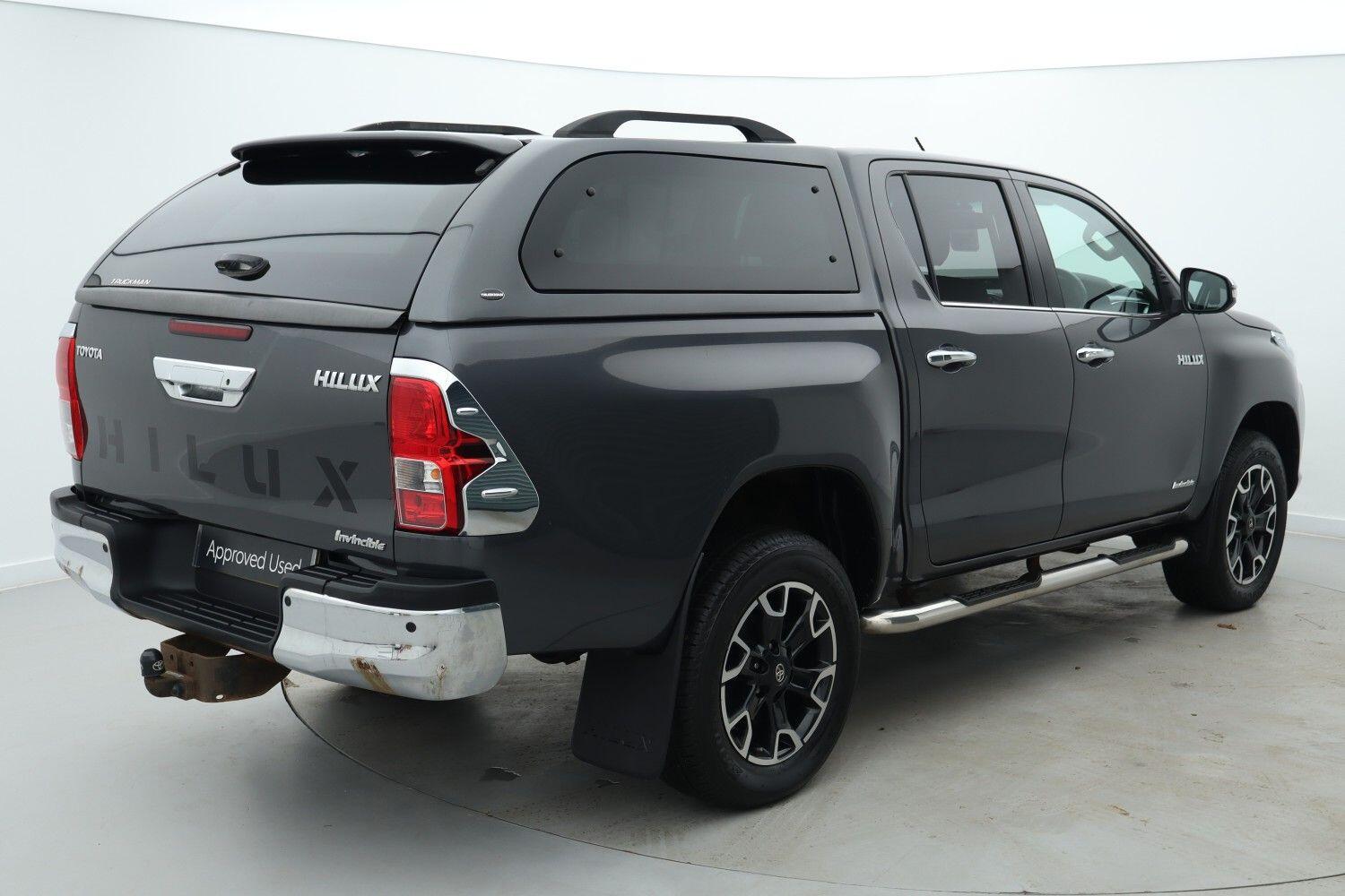 Used Toyota Hilux 2017 for sale - 76673518: Photo 2