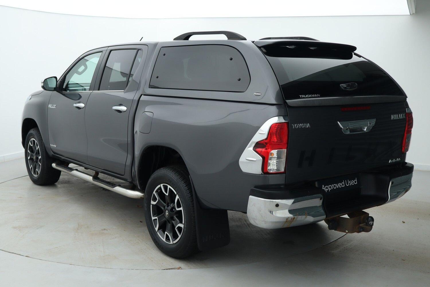 Used Toyota Hilux 2017 for sale - 76673518: Photo 4