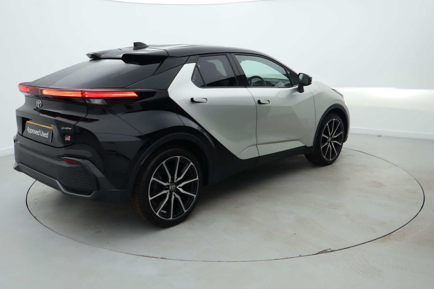 Used Toyota C-HR 2024 for sale - 76677724: Photo 2