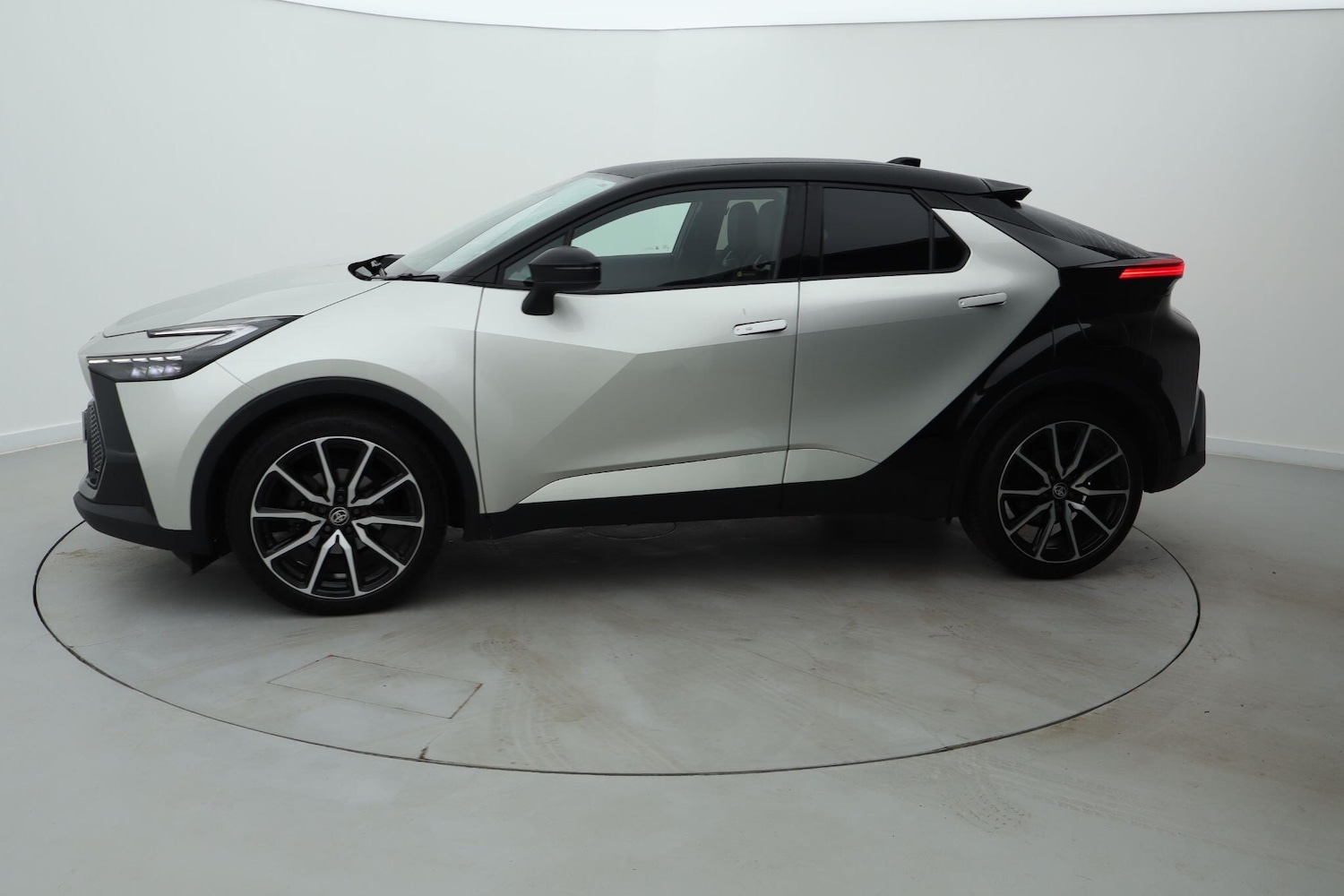 Used Toyota C-HR 2024 for sale - 76677724: Photo 3