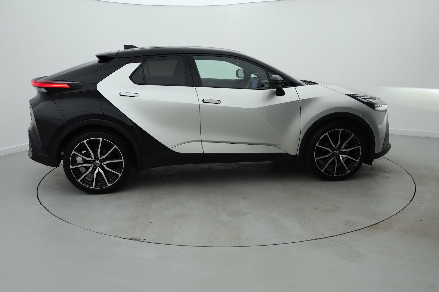 Used Toyota C-HR 2024 for sale - 76677724: Photo 4