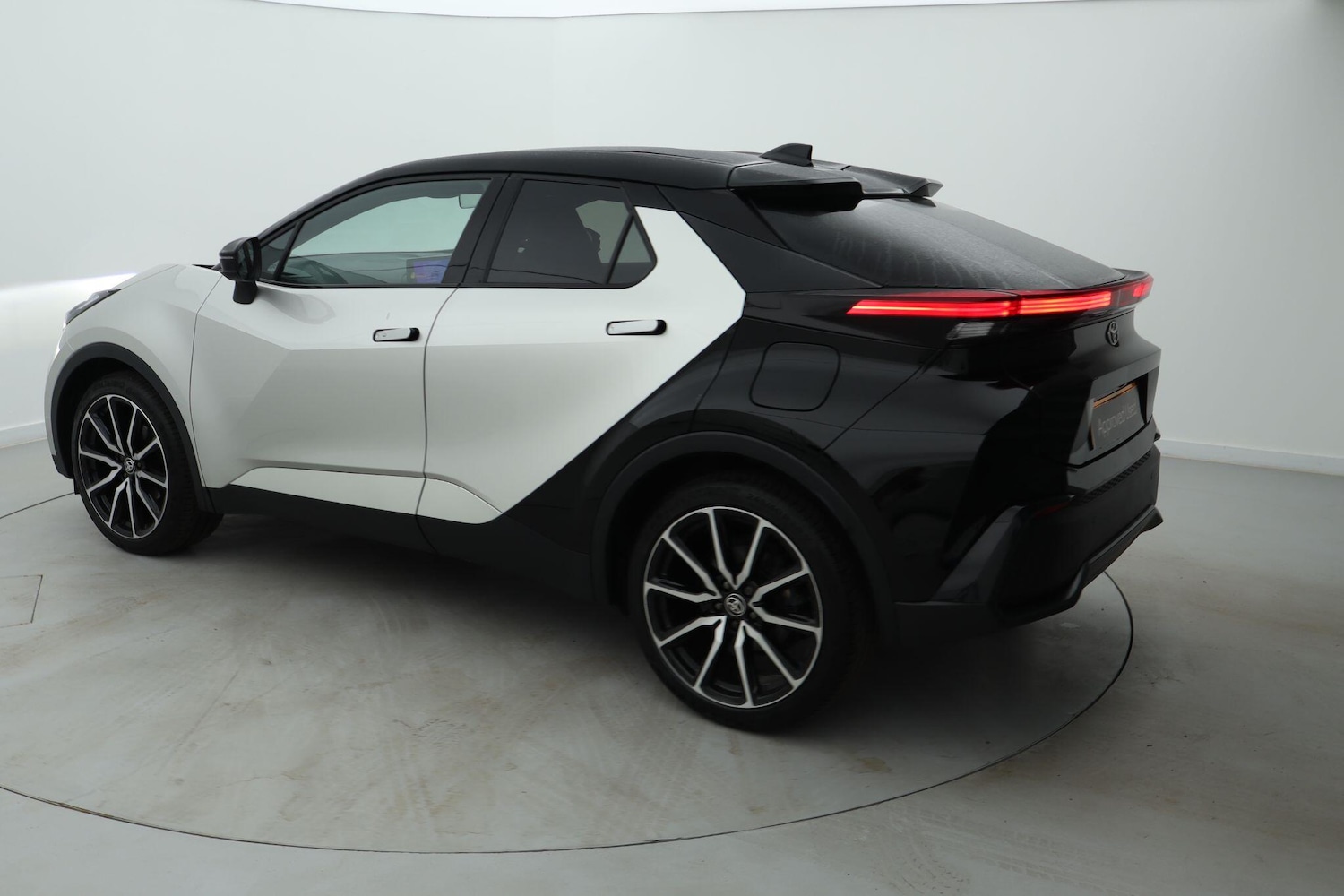 Used Toyota C-HR 2024 for sale - 76677724: Photo 5
