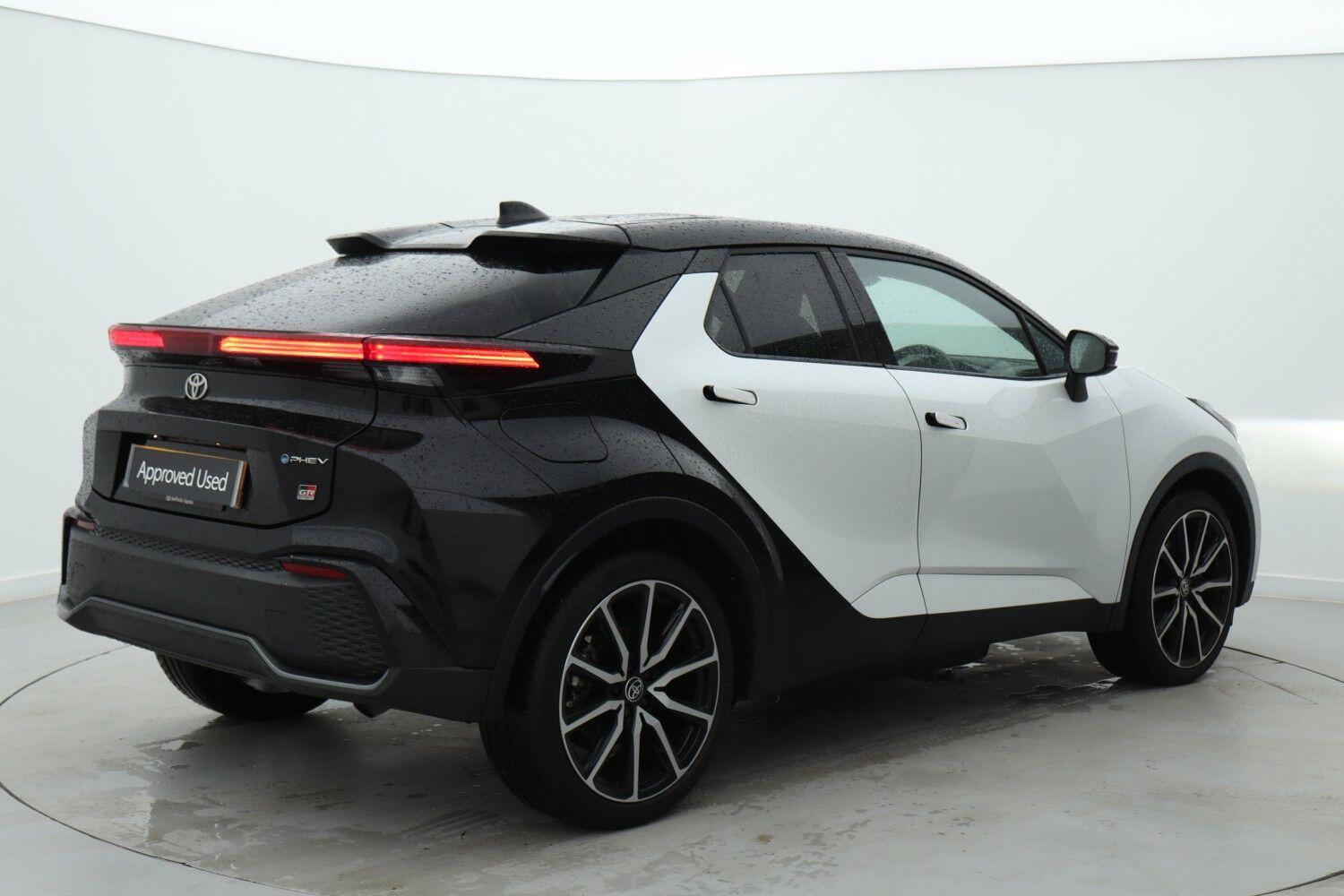 Used Toyota C-HR 2024 for sale - 76677392: Photo 2