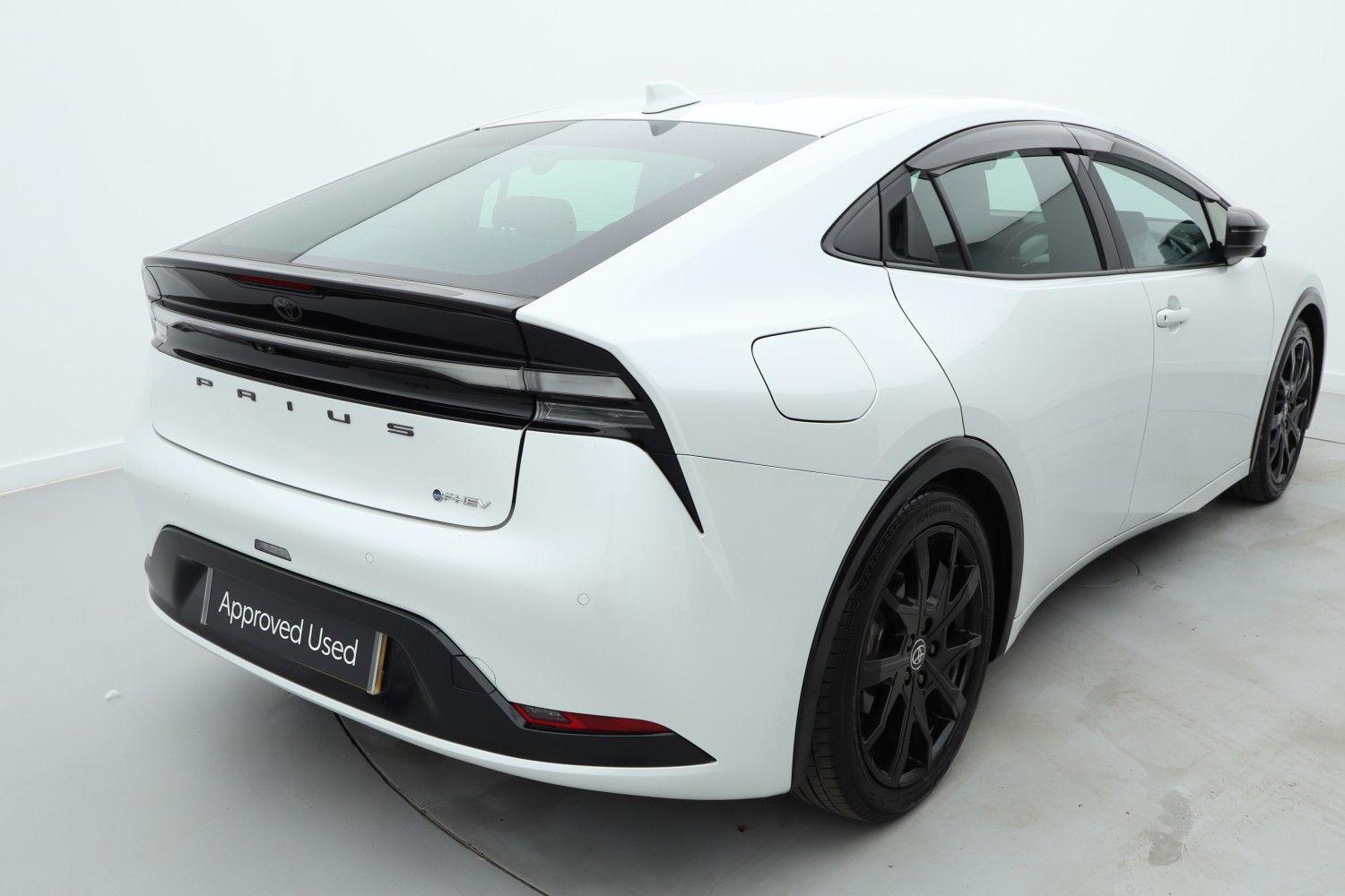 Used Toyota Prius 2024 for sale - 76677651: Photo 2