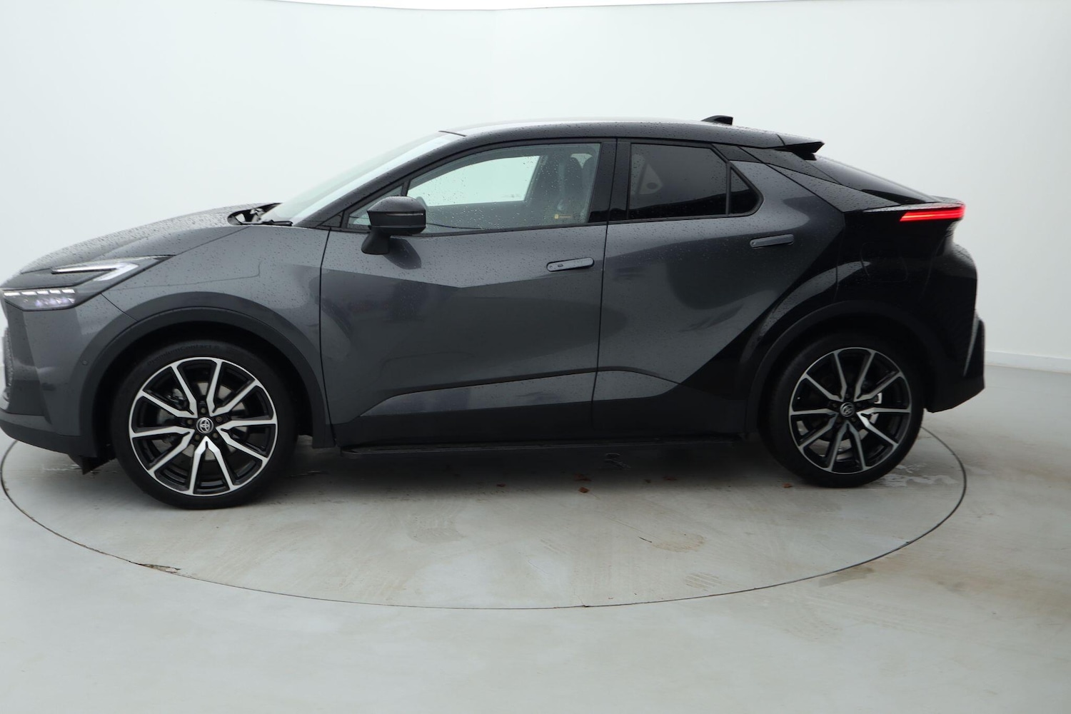 Used Toyota C-HR 2025 for sale - 76679889: Photo 3