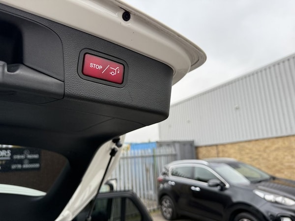 Used Mercedes-Benz GLC 2018 for sale - 76266760: Photo 16