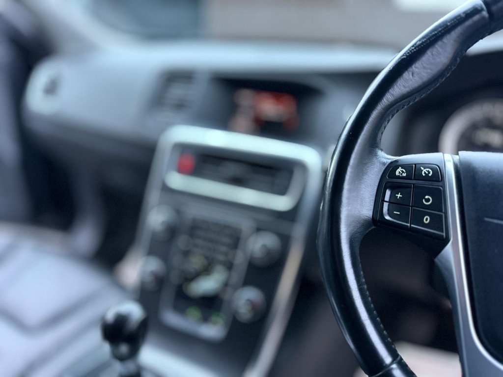 Used Volvo V60 2011 for sale - 76977428: Photo 41