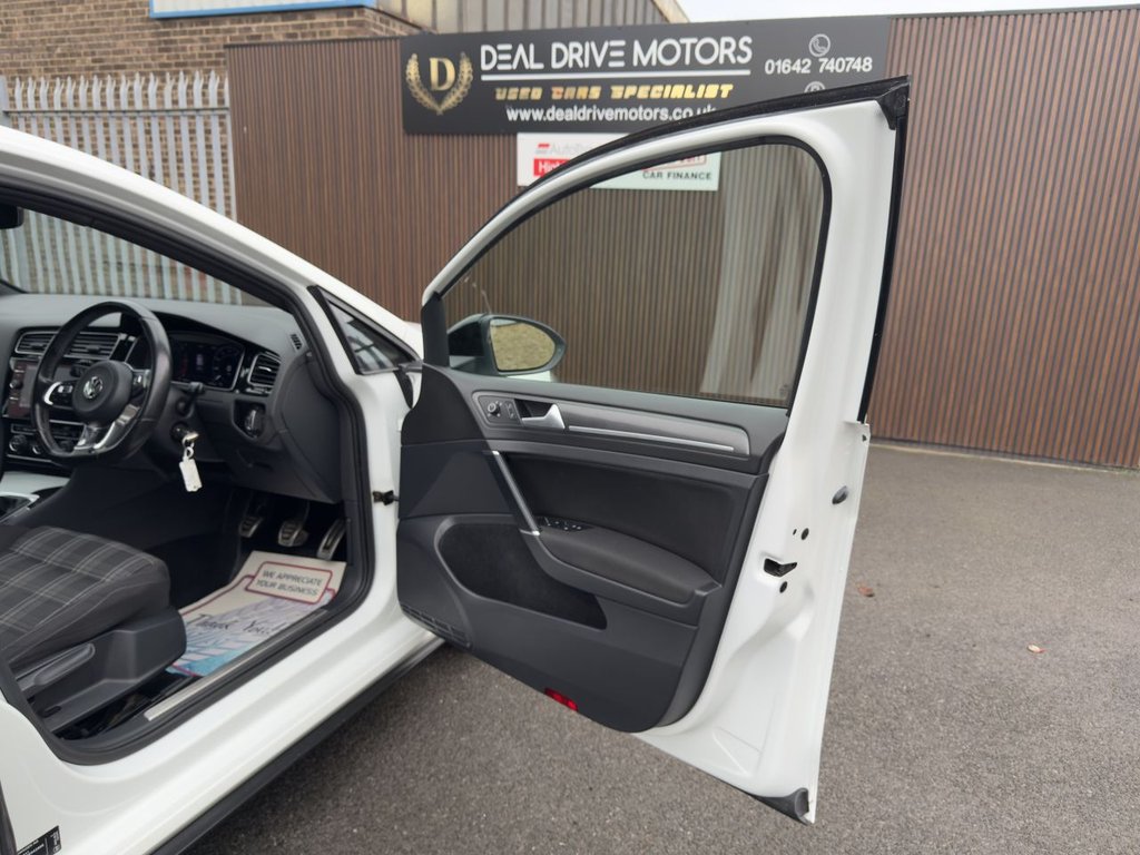 Used Volkswagen Golf 2017 for sale - 76558955: Photo 8