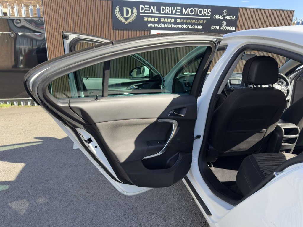 Used Vauxhall Insignia 2015 for sale - 77941677: Photo 12
