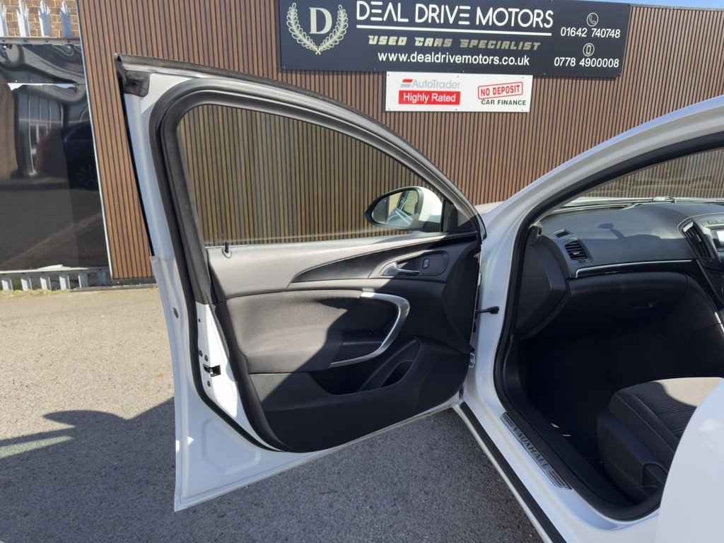 Used Vauxhall Insignia 2015 for sale - 77941677: Photo 13