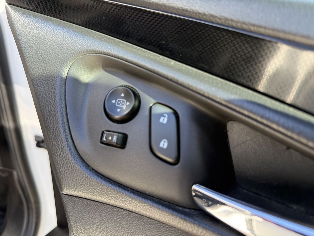 Used Vauxhall Insignia 2015 for sale - 77941677: Photo 31