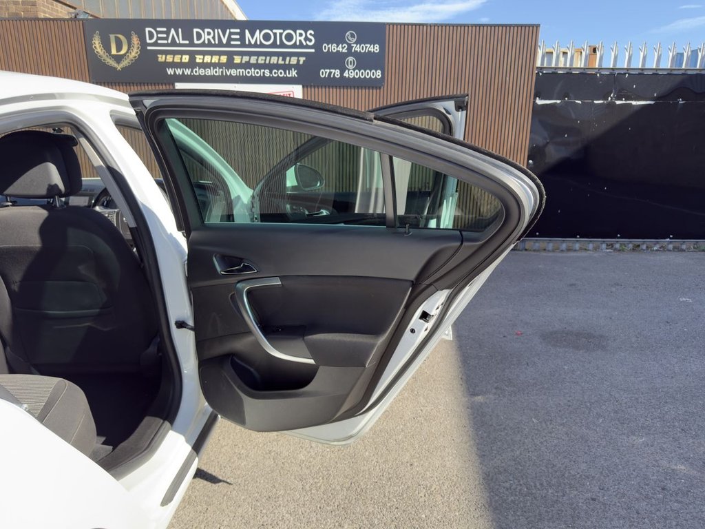 Used Vauxhall Insignia 2015 for sale - 77941677: Photo 9
