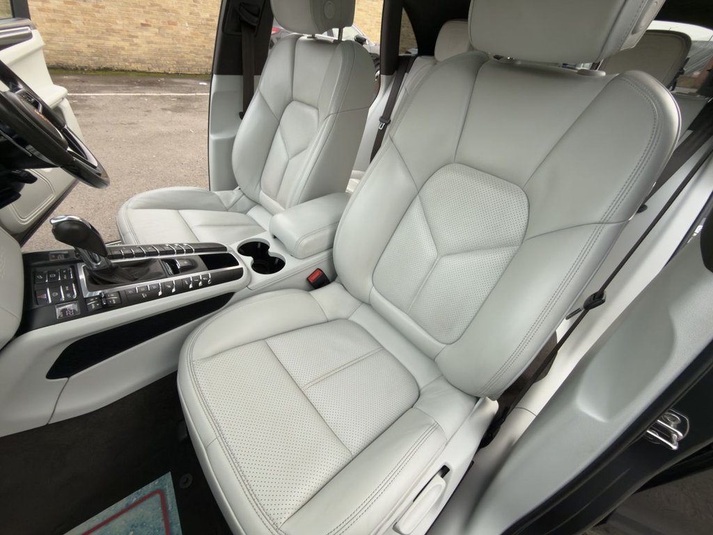 Used Porsche Macan 2020 for sale - 77539708: Photo 19