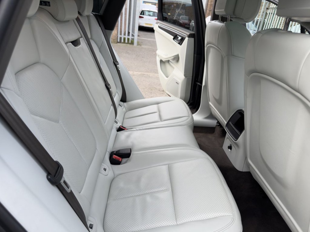 Used Porsche Macan 2020 for sale - 77539708: Photo 33