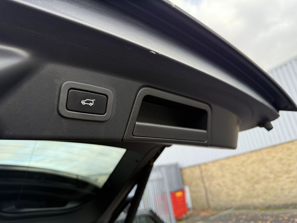 Used Land Rover Range Rover Velar 2018 for sale - 76323344: Photo 14