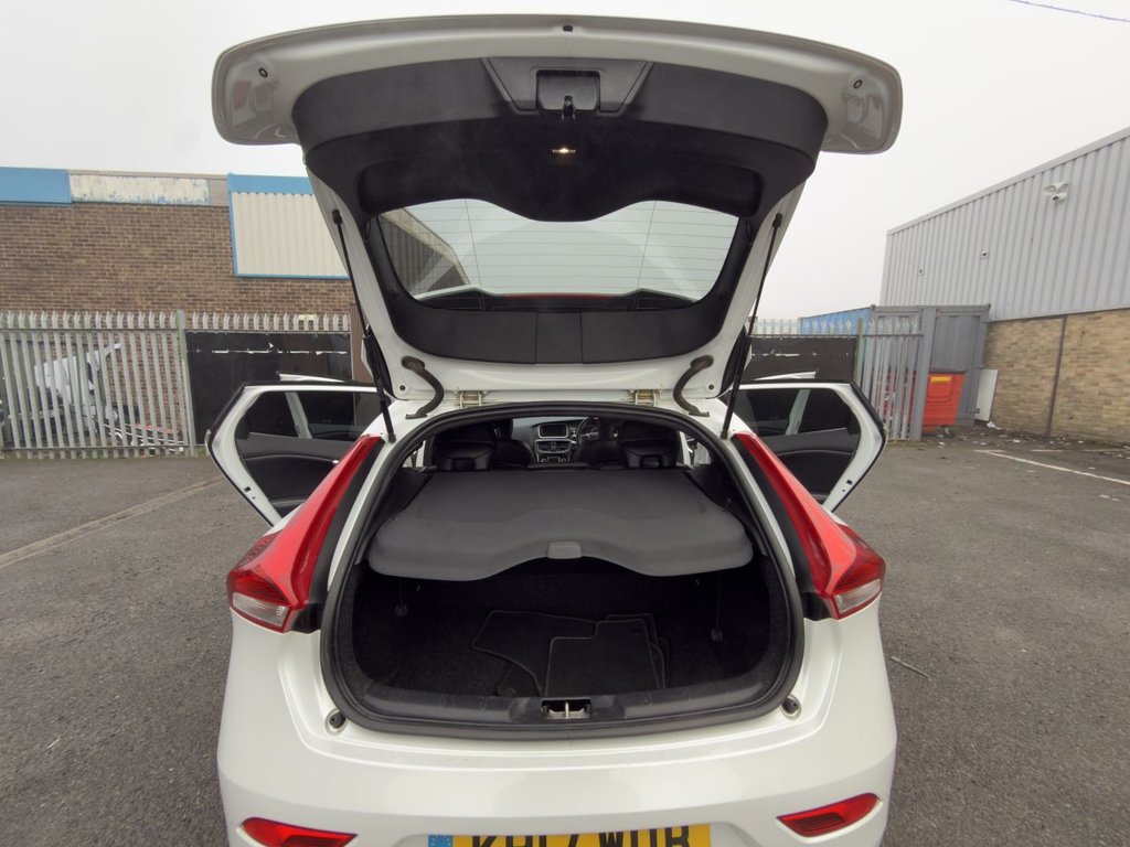 Used Volvo V40 2017 for sale - 78016746: Photo 13