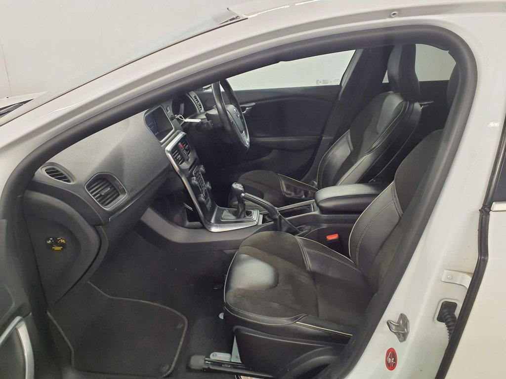 Used Volvo V40 2017 for sale - 77239360: Photo 10