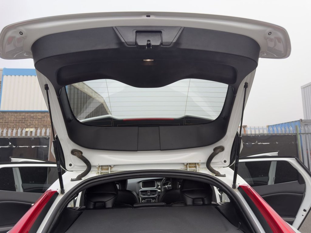 Used Volvo V40 2017 for sale - 77239360: Photo 18