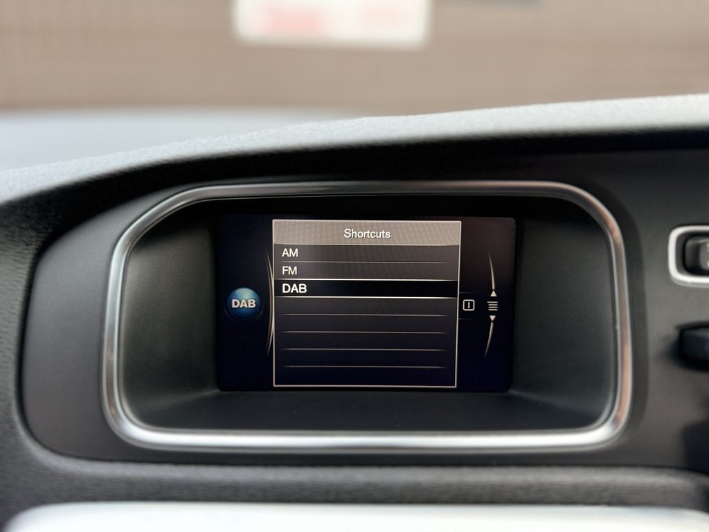 Used Volvo V40 2017 for sale - 77239360: Photo 31