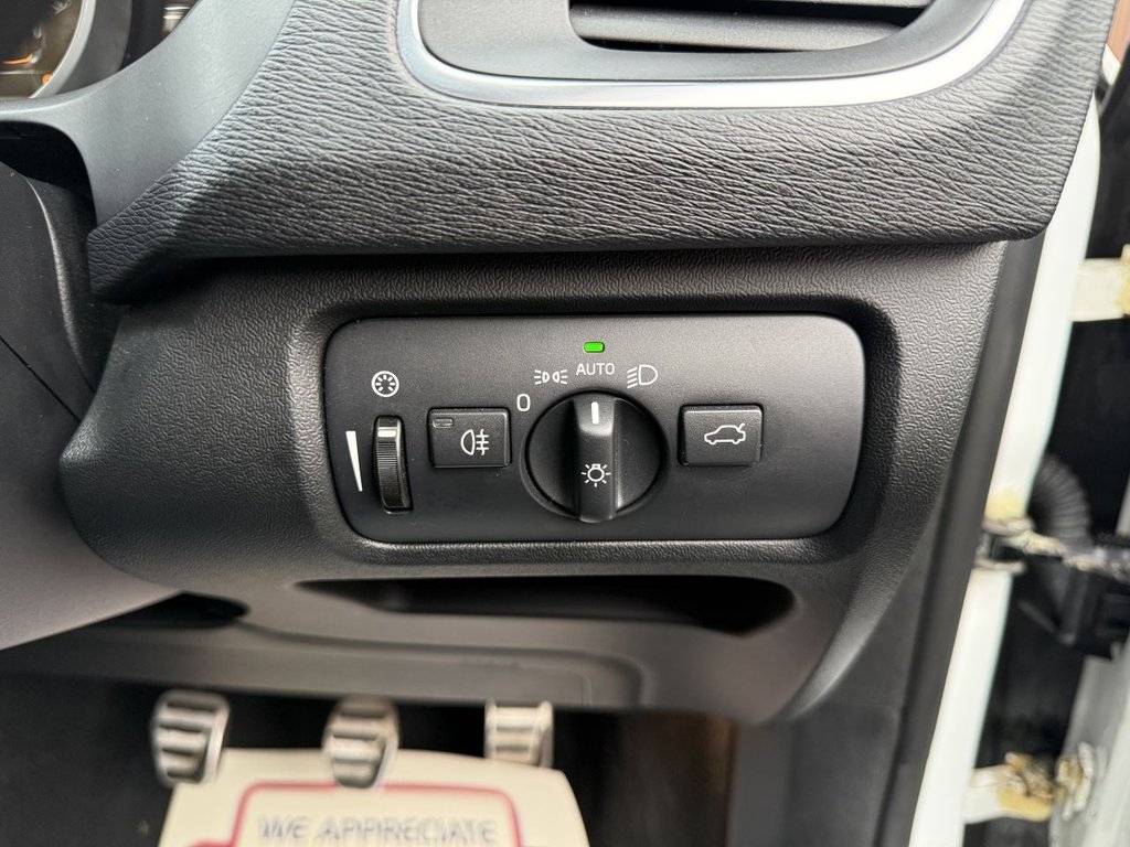 Used Volvo V40 2017 for sale - 77239360: Photo 32