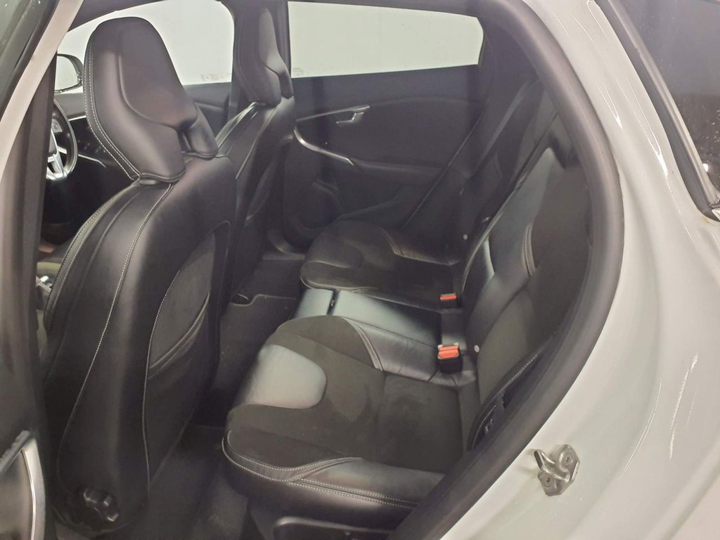 Used Volvo V40 2017 for sale - 77239360: Photo 8