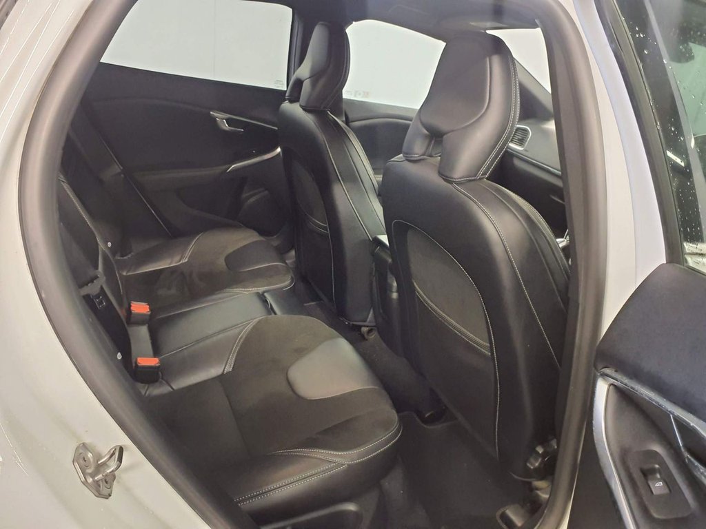 Used Volvo V40 2017 for sale - 77239360: Photo 9