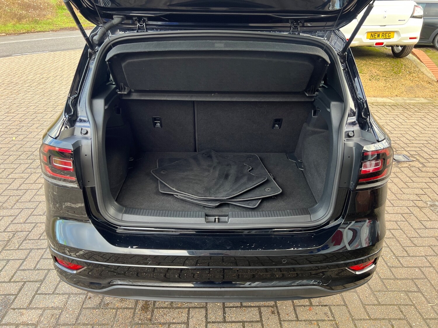 Used Volkswagen T-Cross 2023 for sale - 77293457: Photo 6