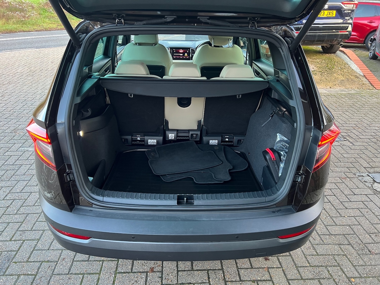 Used Skoda Karoq 2020 for sale - 76888637: Photo 6