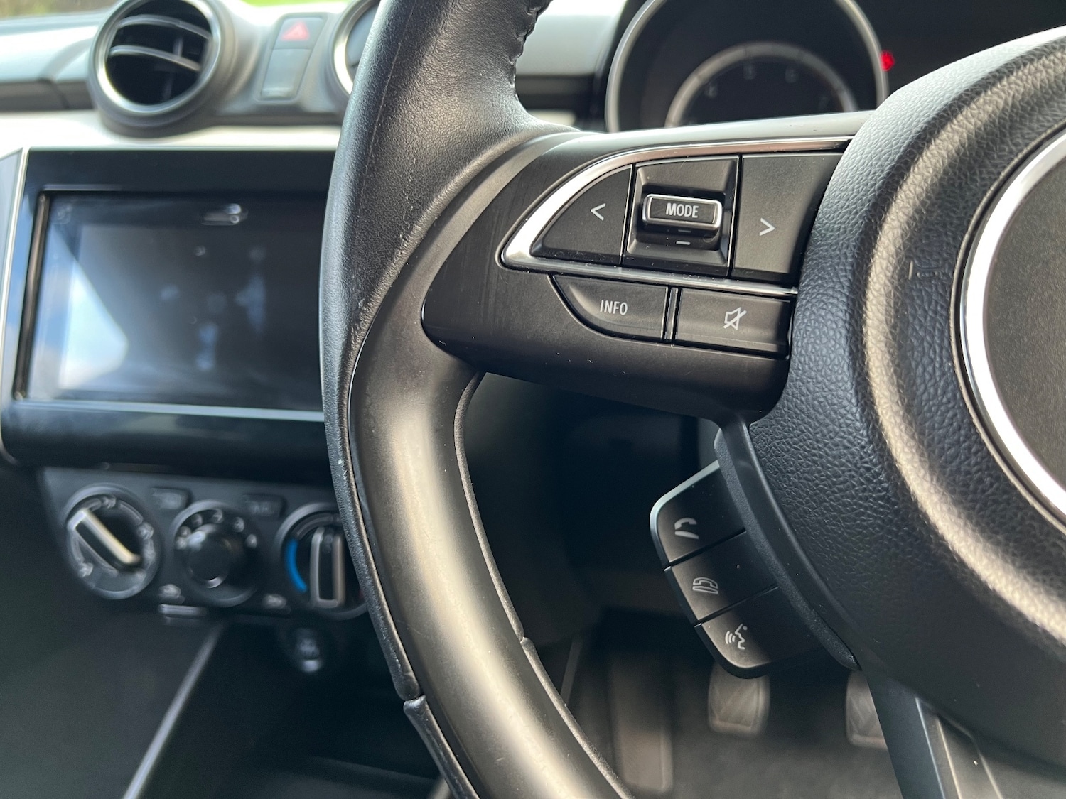 Used Suzuki Swift 2018 for sale - 76977934: Photo 27