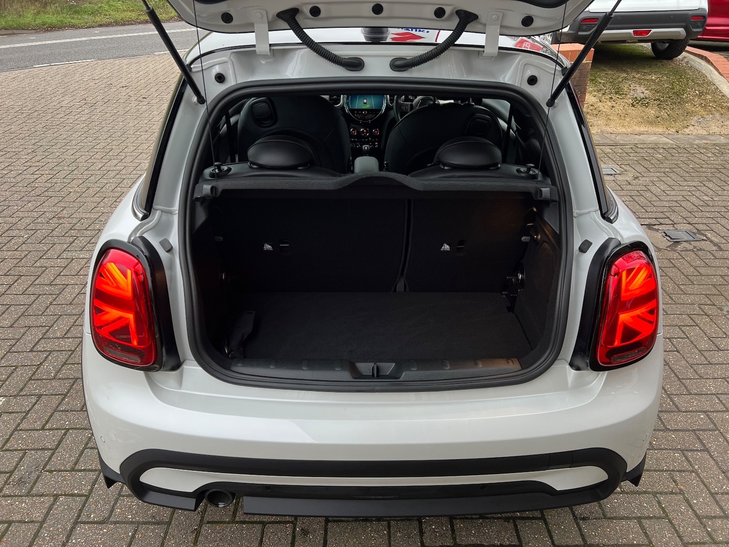 Used MINI Hatch 2024 for sale - 77004923: Photo 6