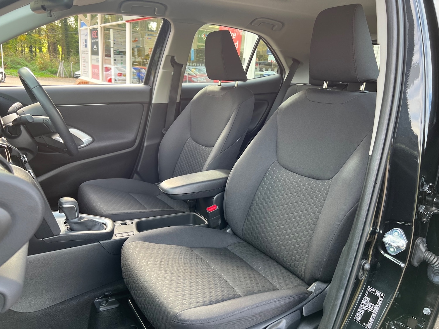 Used Toyota Yaris Cross 2024 for sale - 76650108: Photo 12