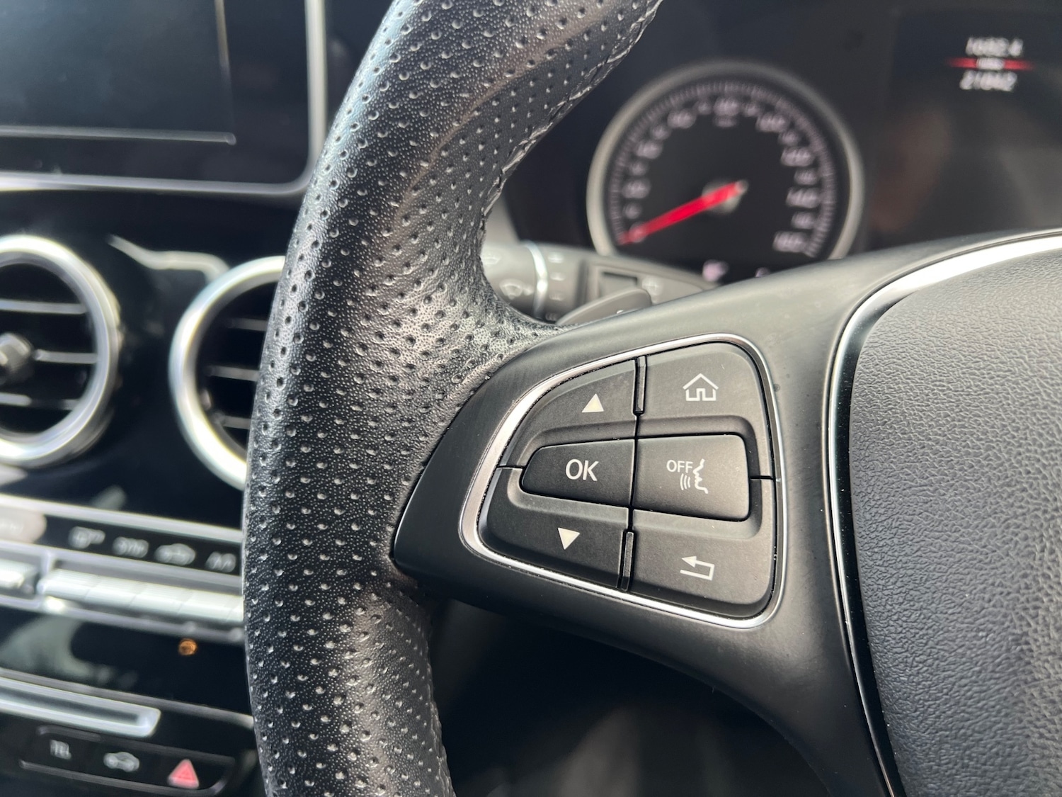 Used Mercedes-Benz GLC 2019 for sale - 76650082: Photo 37