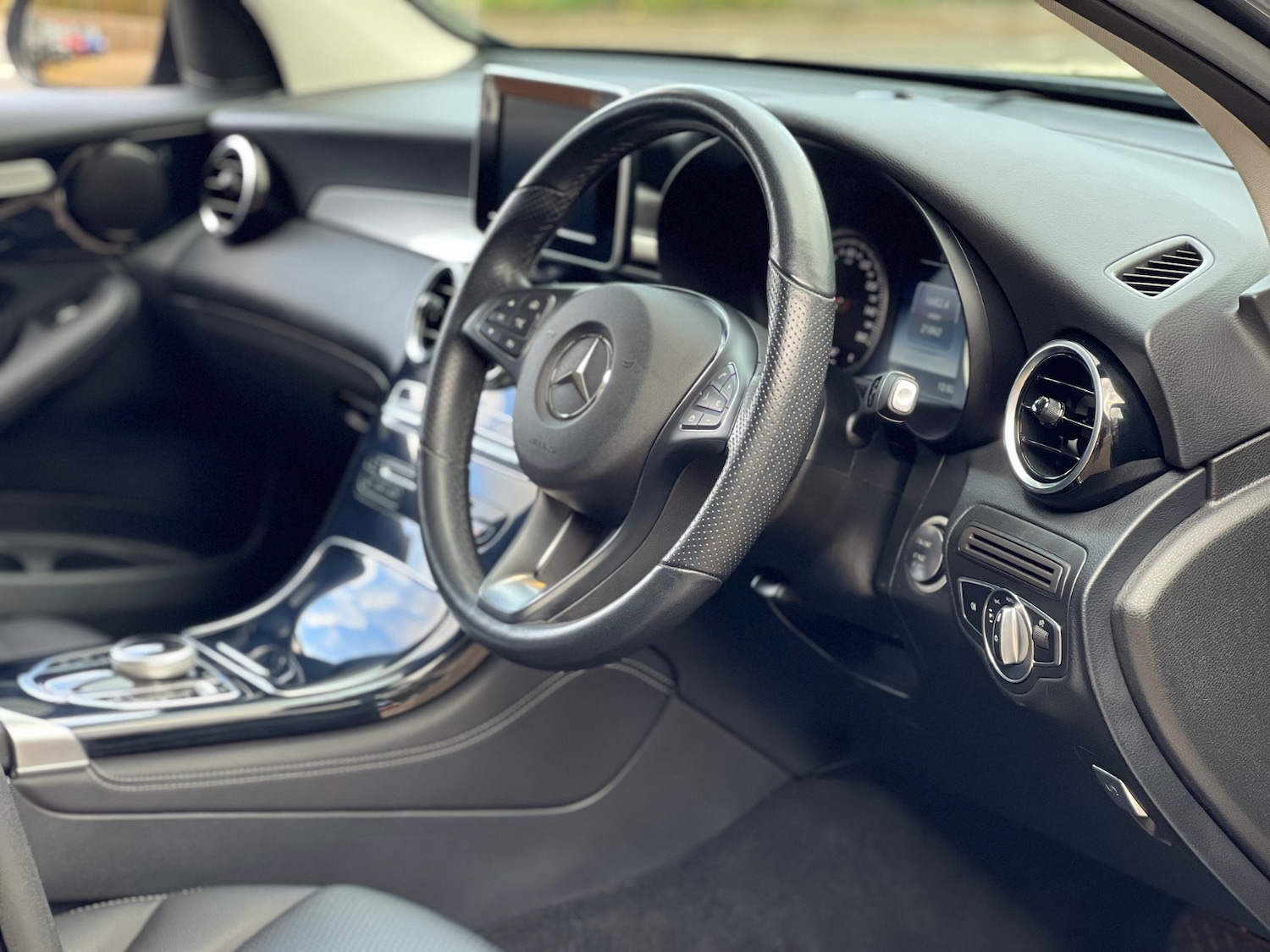 Used Mercedes-Benz GLC 2019 for sale - 76650082: Photo 42