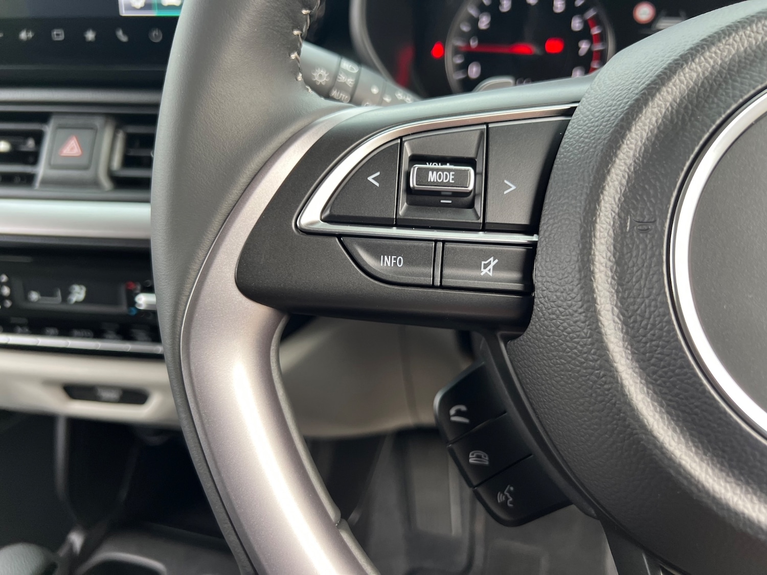 Used Suzuki Swift 2025 for sale - 77388934: Photo 28