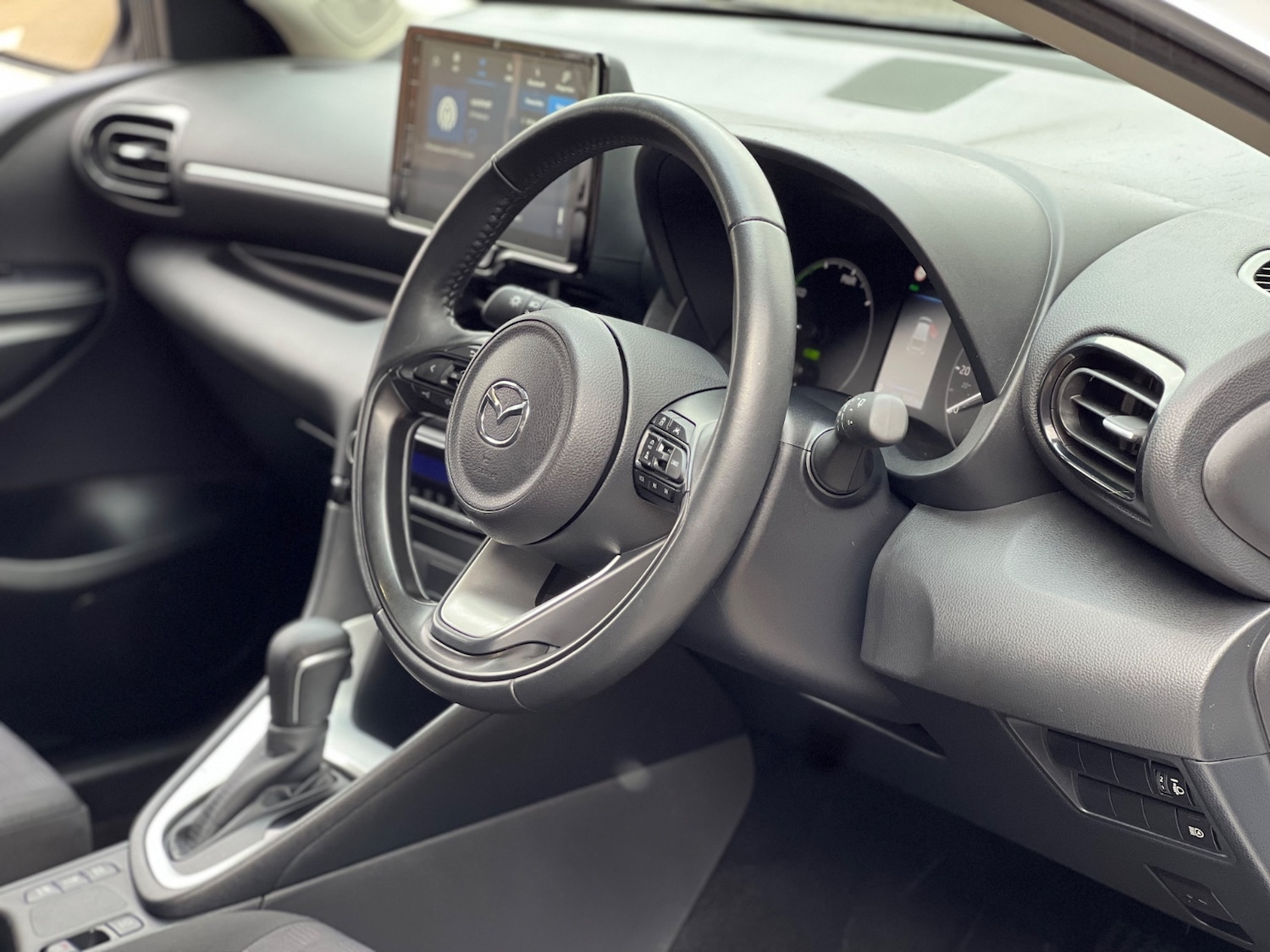 Used Mazda Mazda2 HYBRID 2024 for sale - 76650077: Photo 31