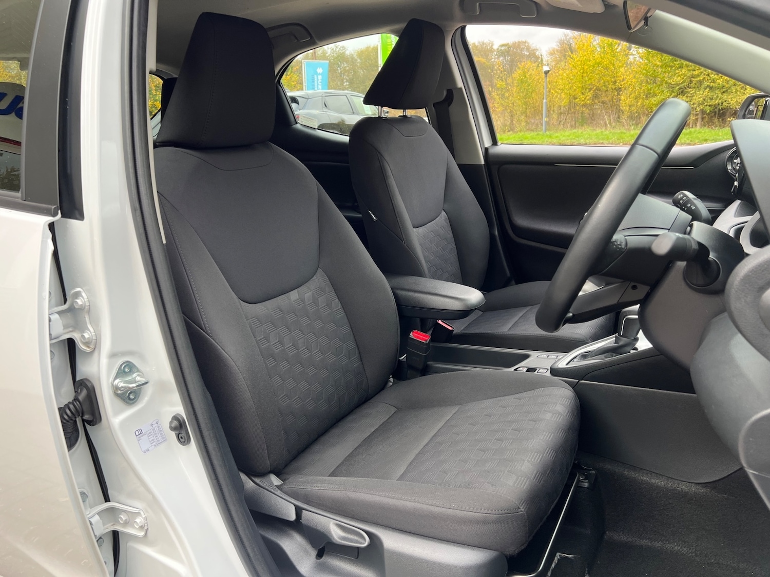 Used Mazda Mazda2 HYBRID 2024 for sale - 76650077: Photo 32