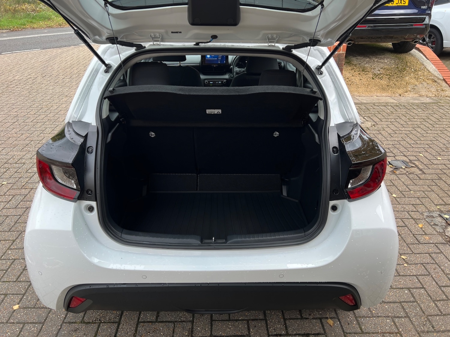 Used Mazda Mazda2 HYBRID 2024 for sale - 76650077: Photo 7