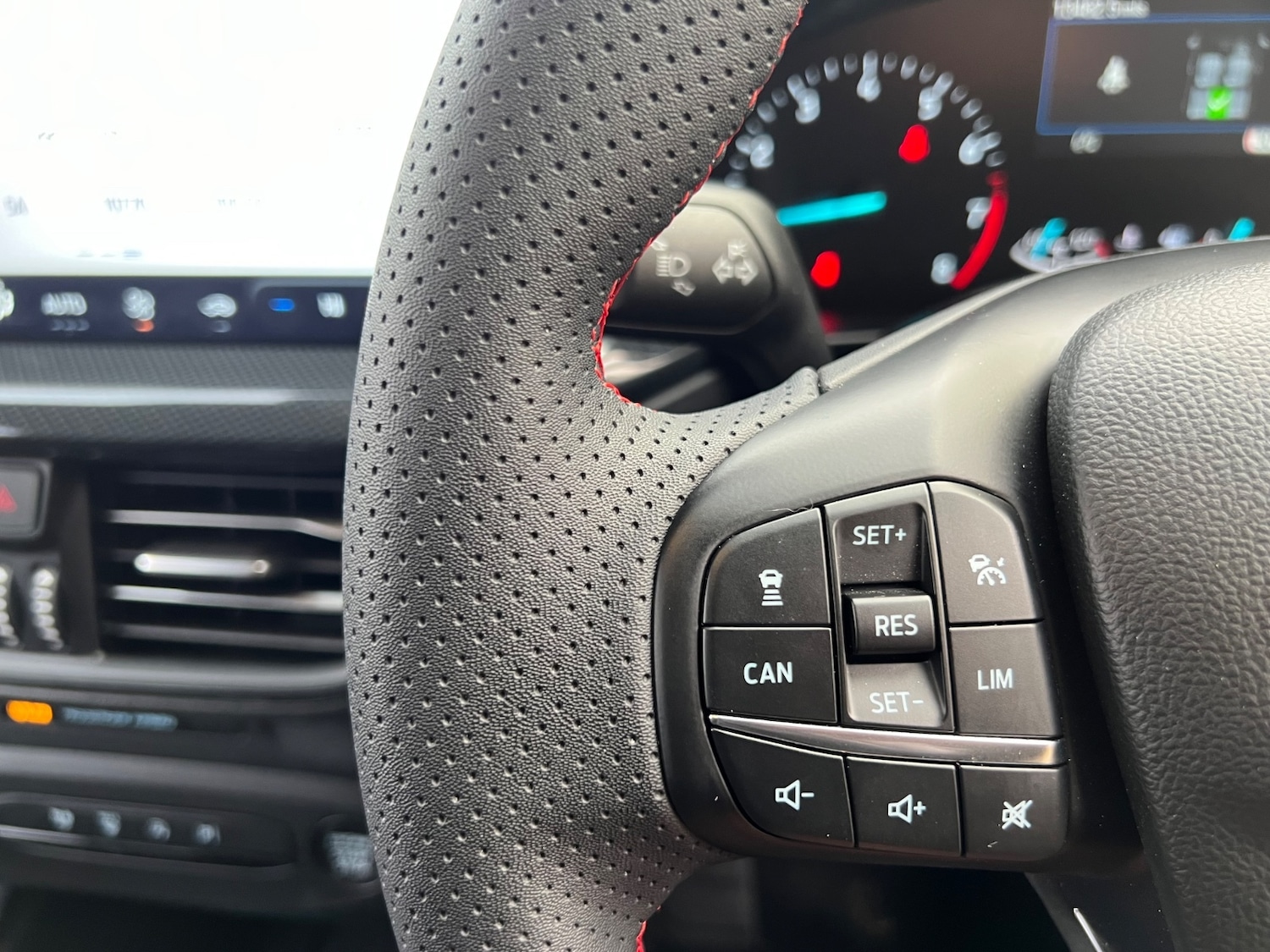 Used Ford Focus 2023 for sale - 76650083: Photo 28