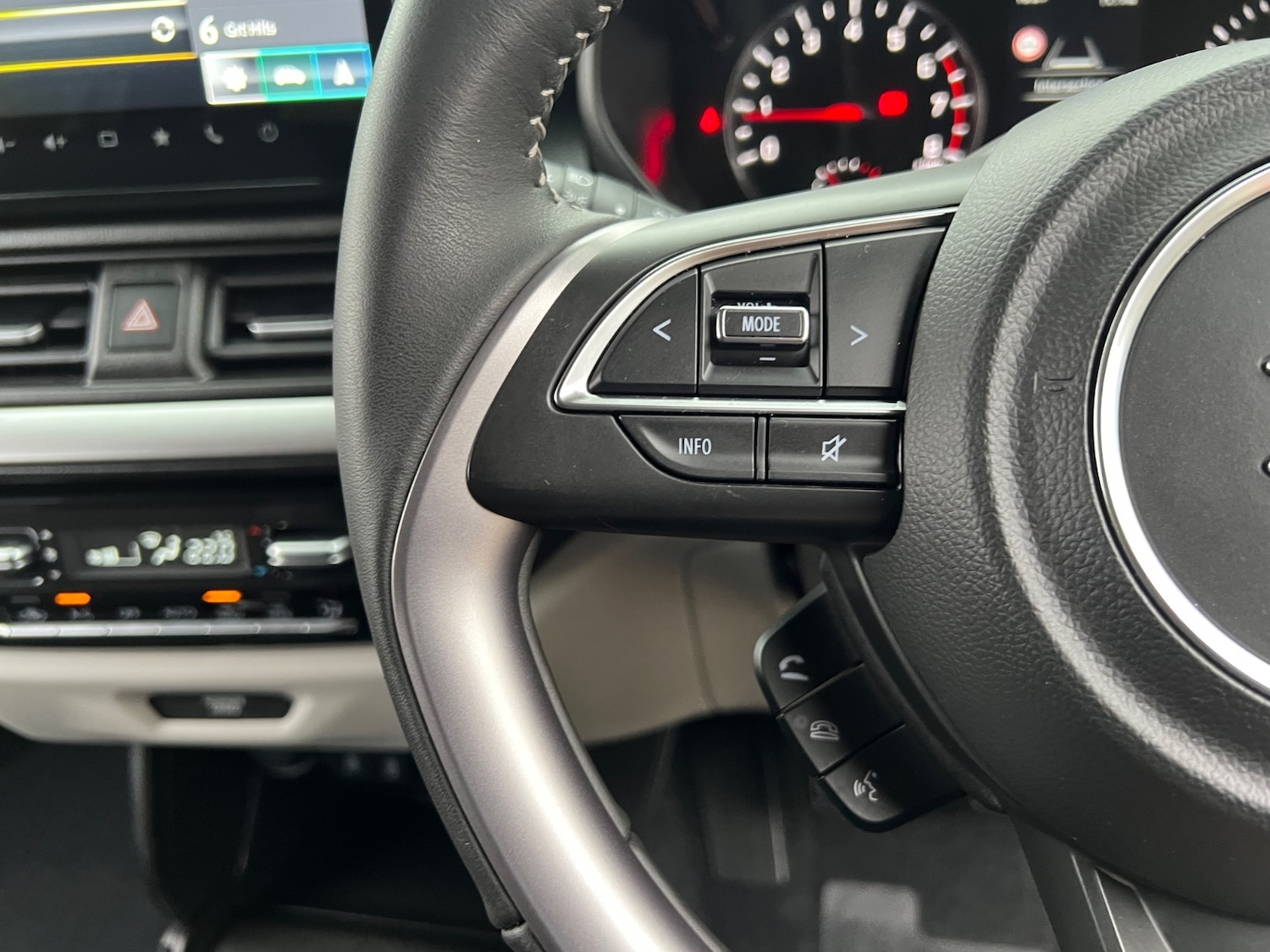 Used Suzuki Swift 2024 for sale - 76796242: Photo 28