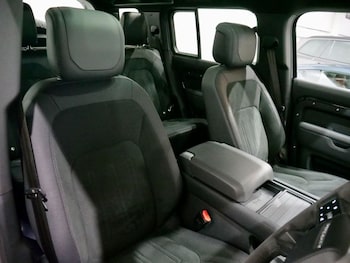 Used Land Rover Defender 2023 for sale - 78543870: Photo