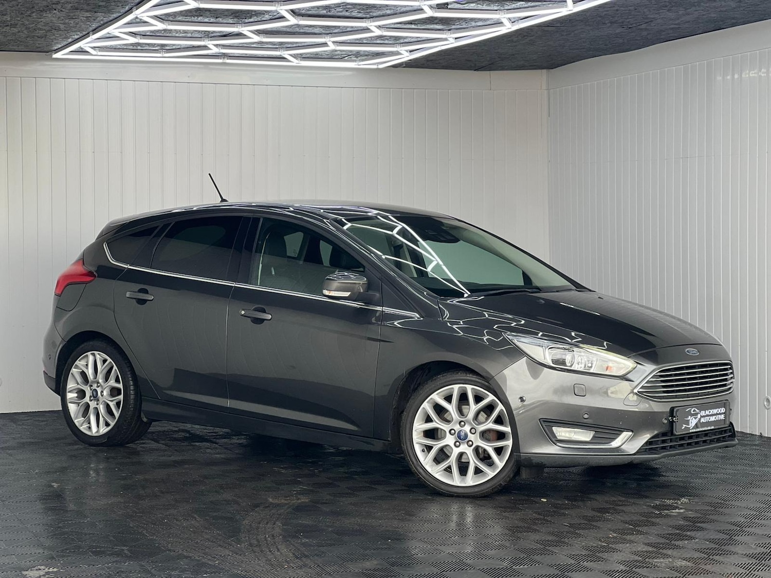 Used Ford Focus 2017 for sale - 78040068: Photo 2