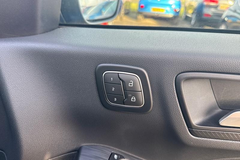 Used Ford Kuga 2024 for sale - 76862509: Photo 25