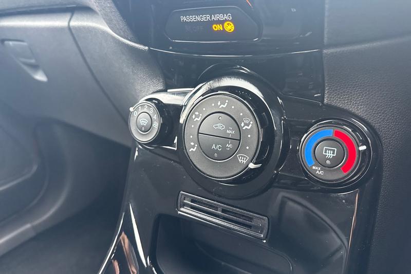 Used Ford Fiesta 2016 for sale - 76480525: Photo 24