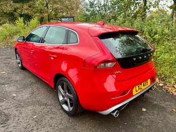 Used Volvo V40 2015 for sale - 79085637: Photo
