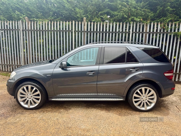 Used Mercedes-Benz M Class 2011 for sale - 76551223: Photo 2