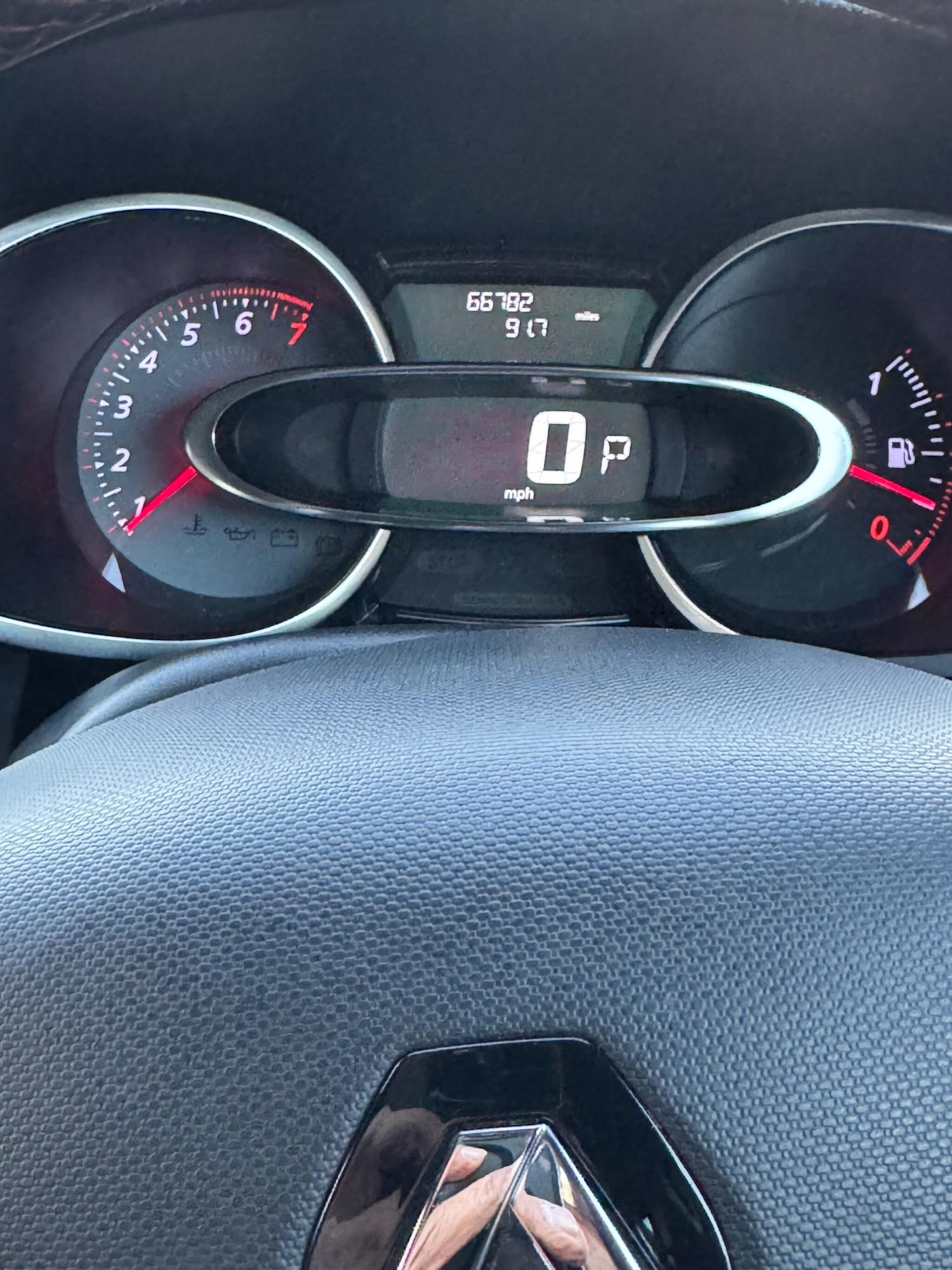 Used Renault Clio 2015 for sale - 76801670: Photo 18