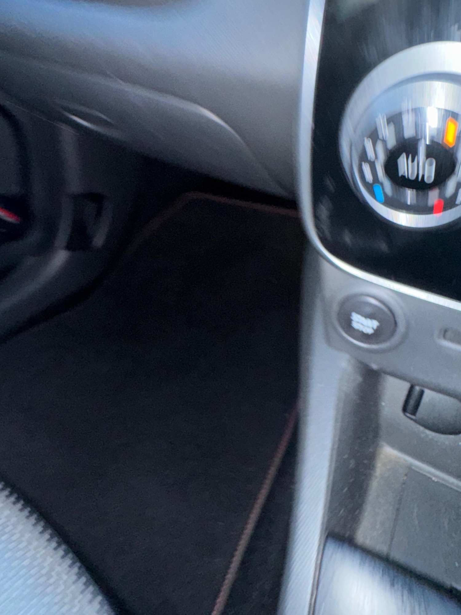 Used Renault Clio 2015 for sale - 76801670: Photo 28