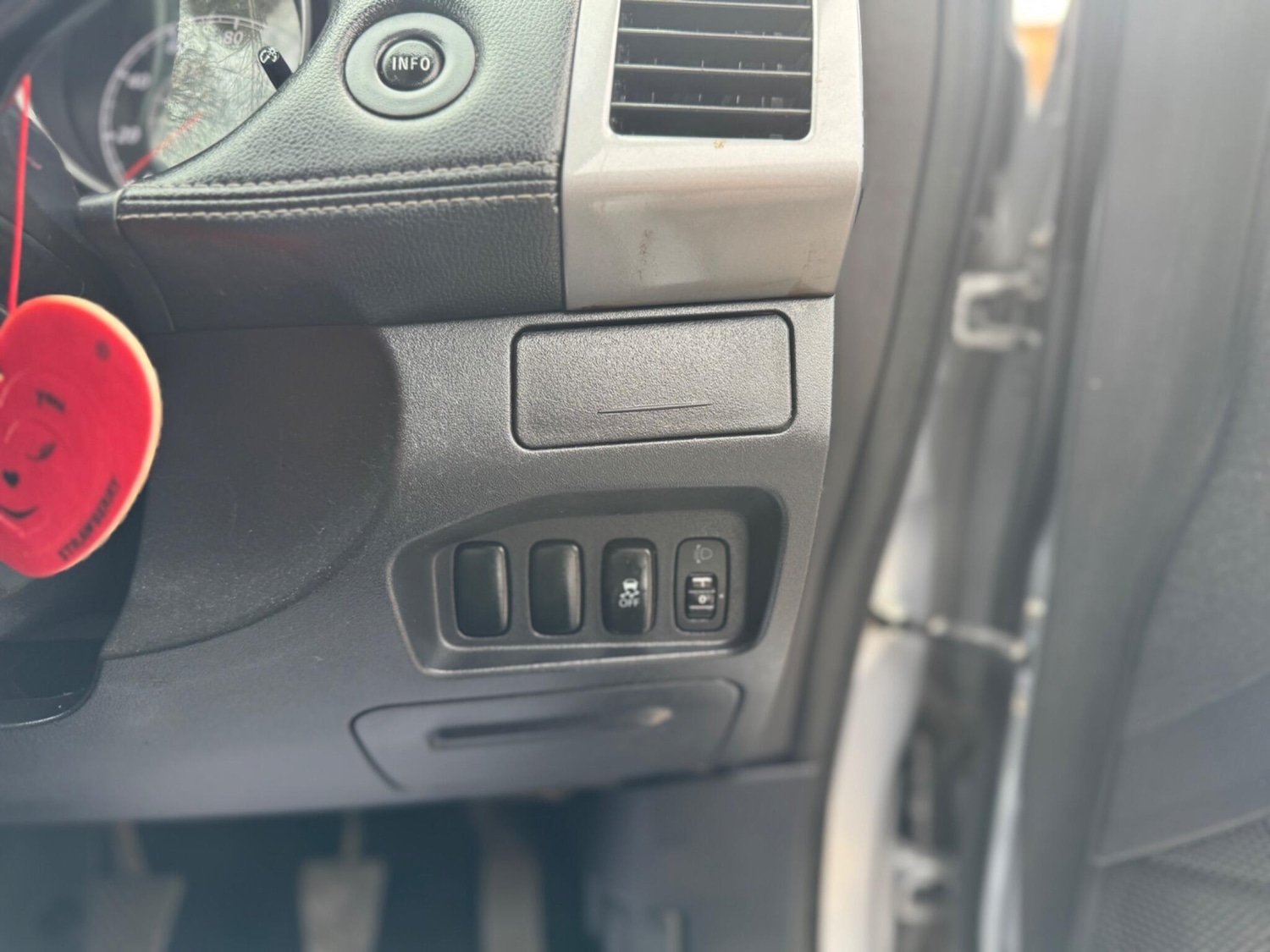 Used Mitsubishi Outlander 2011 for sale - 77908521: Photo 15