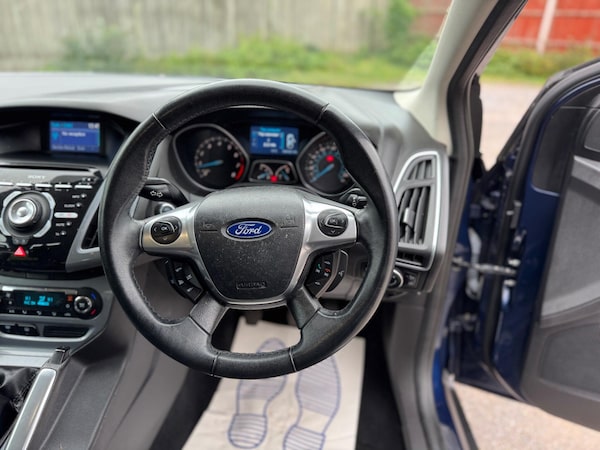 Used Ford Focus 2011 for sale - 76269603: Photo 9