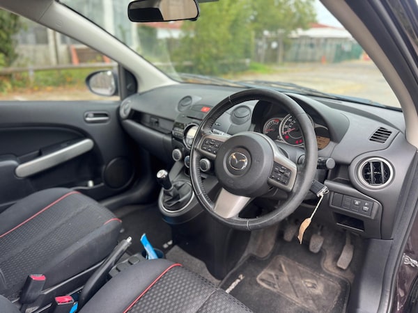 Used Mazda Mazda2 2012 for sale - 76190102: Photo 9